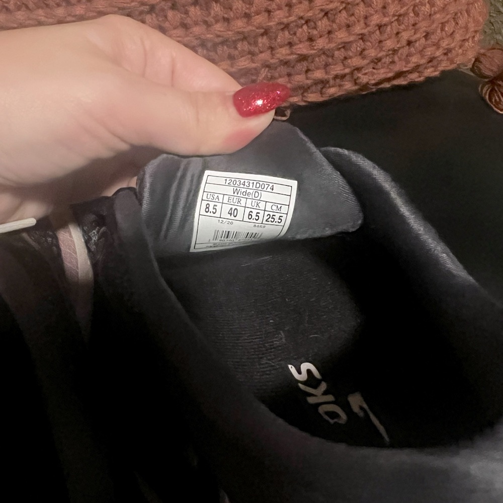 Brooks - Picture 2 of 6